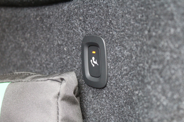 Volvo XC40 1.5 T4 Plug-in hybrid Plus Dark | Trekhaak | H/K | Pilot Assist | Memory | Navigatie | 360 Camera
