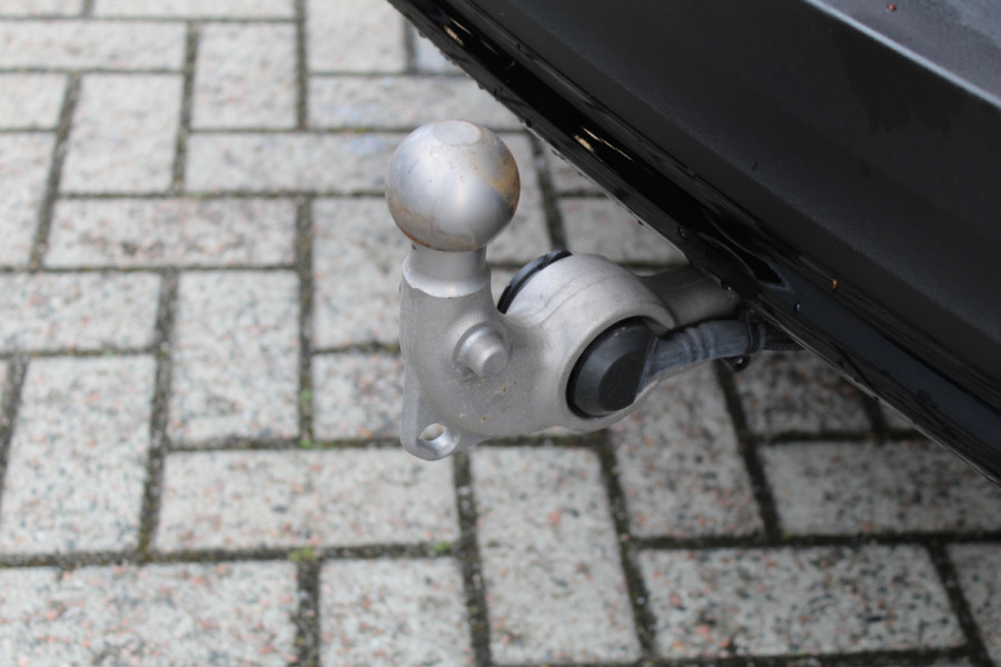 Volvo XC40 1.5 T4 Plug-in hybrid Plus Dark | Trekhaak | H/K | Pilot Assist | Memory | Navigatie | 360 Camera