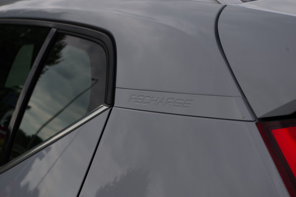 Volvo XC40 1.5 T4 Recharge Inscription Expression 211 PK PHEV, Panoramadak, Trekhaak, Camera, Carplay, Climate Control