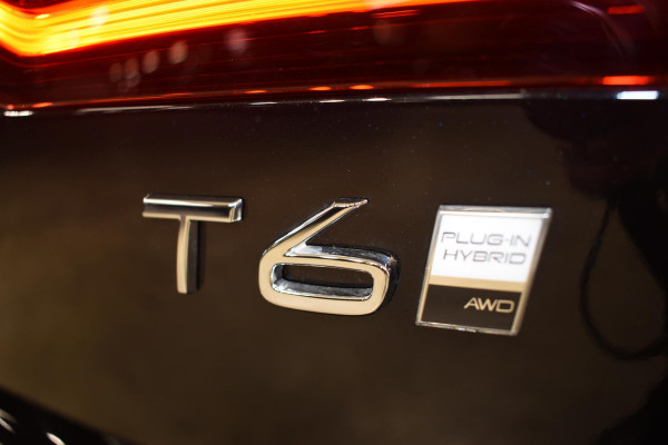 Volvo V60 T6 350PK Automaat Plug-in hybrid AWD Plus Dark / Navigatie / 360 Camera / Harman Kardon / Stuur & Stoelverwarming / LM Velgen / Trekhaak