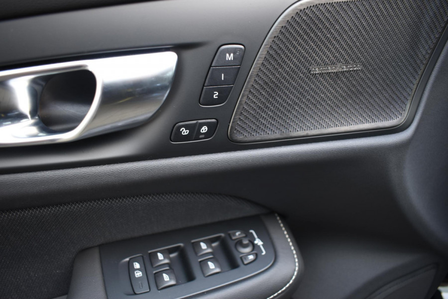 Volvo V60 T6 350PK Automaat Plug-in hybrid AWD Plus Dark / Navigatie / 360 Camera / Harman Kardon / Stuur & Stoelverwarming / LM Velgen / Trekhaak