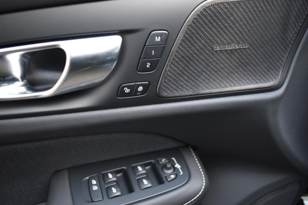 Volvo V60 T6 350PK Automaat Plug-in hybrid AWD Plus Dark / Navigatie / 360 Camera / Harman Kardon / Stuur & Stoelverwarming / LM Velgen / Trekhaak