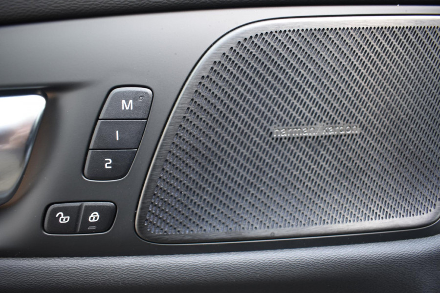 Volvo V60 T6 350PK Automaat Plug-in hybrid AWD Plus Dark / Navigatie / 360 Camera / Harman Kardon / Stuur & Stoelverwarming / LM Velgen / Trekhaak