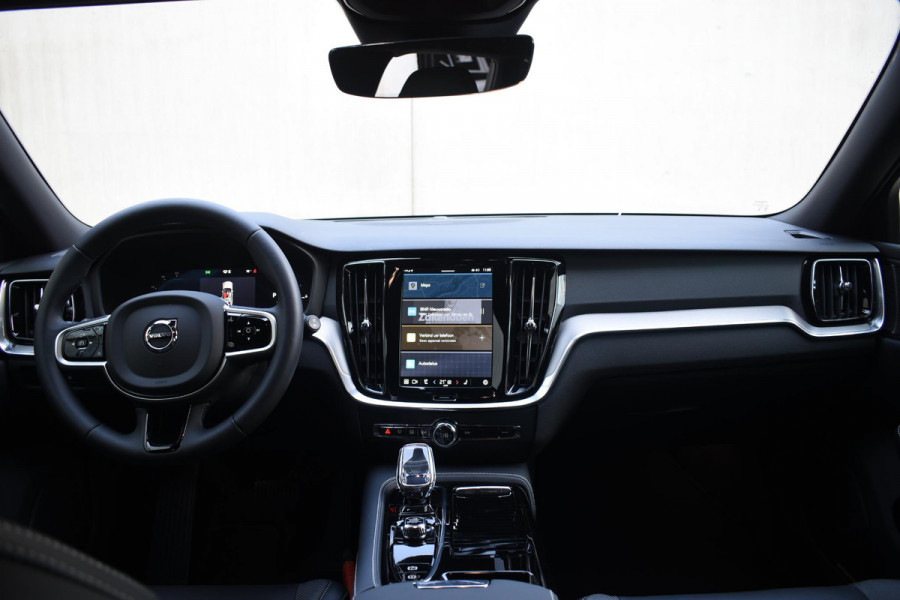 Volvo V60 T6 350PK Automaat Plug-in hybrid AWD Plus Dark / Navigatie / 360 Camera / Harman Kardon / Stuur & Stoelverwarming / LM Velgen / Trekhaak