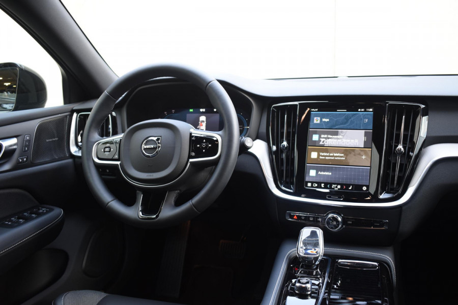 Volvo V60 T6 350PK Automaat Plug-in hybrid AWD Plus Dark / Navigatie / 360 Camera / Harman Kardon / Stuur & Stoelverwarming / LM Velgen / Trekhaak