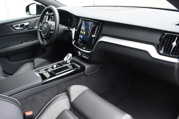 Volvo V60 T6 350PK Automaat Plug-in hybrid AWD Plus Dark / Navigatie / 360 Camera / Harman Kardon / Stuur & Stoelverwarming / LM Velgen / Trekhaak
