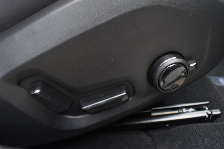 Volvo V60 T6 350PK Automaat Plug-in hybrid AWD Plus Dark / Navigatie / 360 Camera / Harman Kardon / Stuur & Stoelverwarming / LM Velgen / Trekhaak