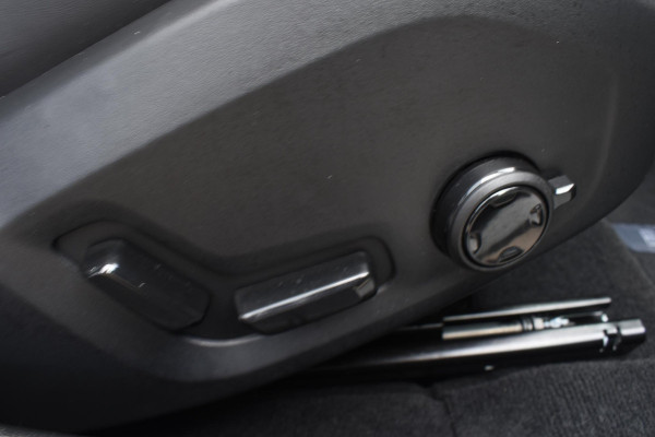 Volvo V60 T6 350PK Automaat Plug-in hybrid AWD Plus Dark / Navigatie / 360 Camera / Harman Kardon / Stuur & Stoelverwarming / LM Velgen / Trekhaak