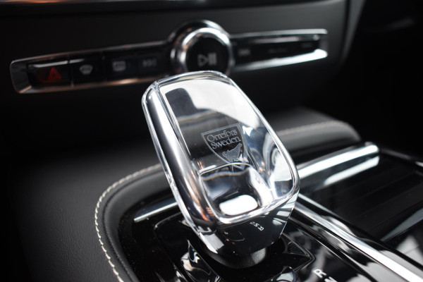 Volvo V60 T6 350PK Automaat Plug-in hybrid AWD Plus Dark / Navigatie / 360 Camera / Harman Kardon / Stuur & Stoelverwarming / LM Velgen / Trekhaak