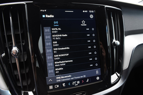 Volvo V60 T6 350PK Automaat Plug-in hybrid AWD Plus Dark / Navigatie / 360 Camera / Harman Kardon / Stuur & Stoelverwarming / LM Velgen / Trekhaak