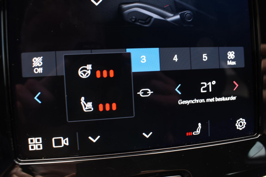 Volvo V60 T6 350PK Automaat Plug-in hybrid AWD Plus Dark / Navigatie / 360 Camera / Harman Kardon / Stuur & Stoelverwarming / LM Velgen / Trekhaak