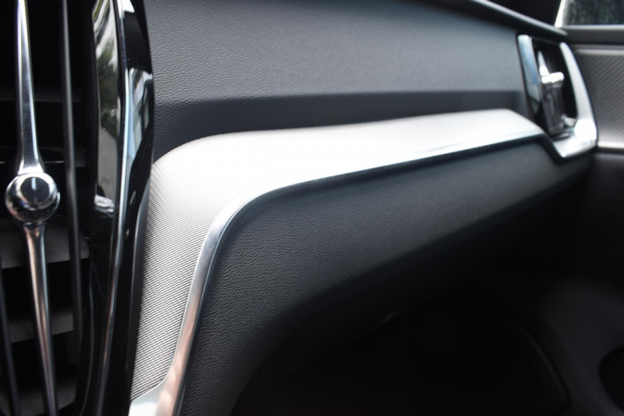 Volvo V60 T6 350PK Automaat Plug-in hybrid AWD Plus Dark / Navigatie / 360 Camera / Harman Kardon / Stuur & Stoelverwarming / LM Velgen / Trekhaak