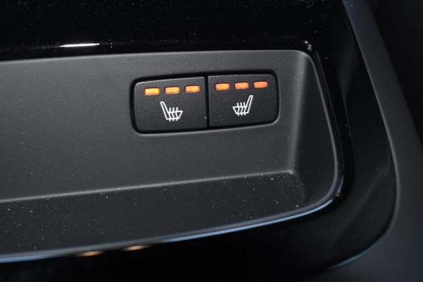 Volvo V60 T6 350PK Automaat Plug-in hybrid AWD Plus Dark / Navigatie / 360 Camera / Harman Kardon / Stuur & Stoelverwarming / LM Velgen / Trekhaak