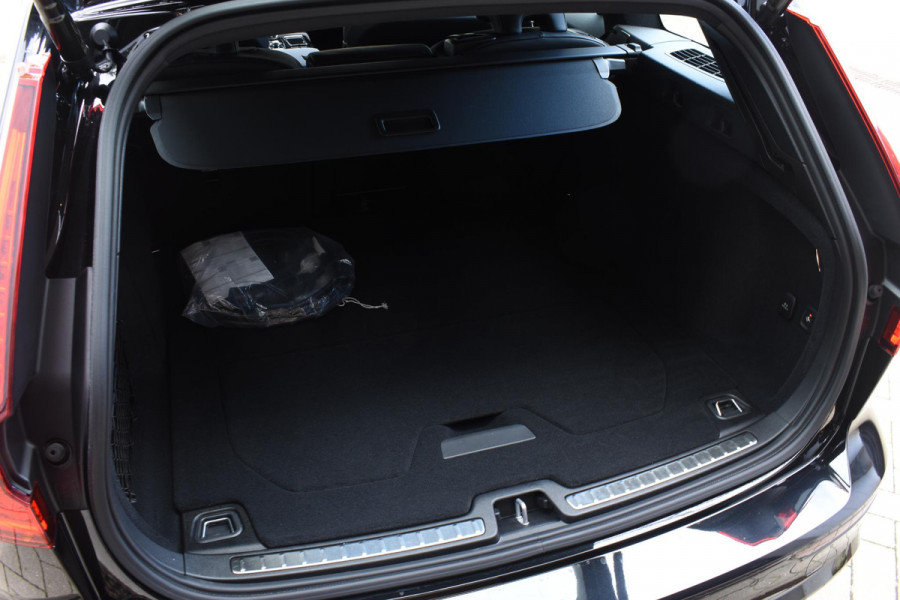 Volvo V60 T6 350PK Automaat Plug-in hybrid AWD Plus Dark / Navigatie / 360 Camera / Harman Kardon / Stuur & Stoelverwarming / LM Velgen / Trekhaak