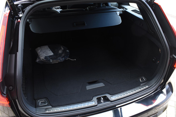 Volvo V60 T6 350PK Automaat Plug-in hybrid AWD Plus Dark / Navigatie / 360 Camera / Harman Kardon / Stuur & Stoelverwarming / LM Velgen / Trekhaak