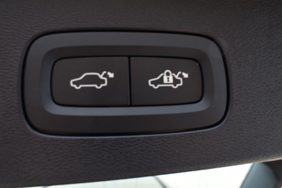 Volvo V60 T6 350PK Automaat Plug-in hybrid AWD Plus Dark / Navigatie / 360 Camera / Harman Kardon / Stuur & Stoelverwarming / LM Velgen / Trekhaak