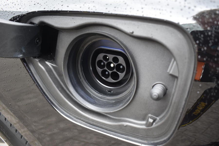 Volvo V60 T6 350PK Automaat Plug-in hybrid AWD Plus Dark / Navigatie / 360 Camera / Harman Kardon / Stuur & Stoelverwarming / LM Velgen / Trekhaak