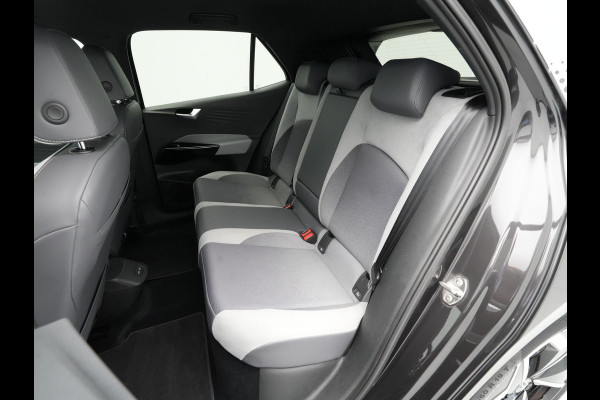 Volkswagen ID.3 First Plus 58 kWh Navigatie Carplay stoel/stuurverwarming Camera Acc  10
