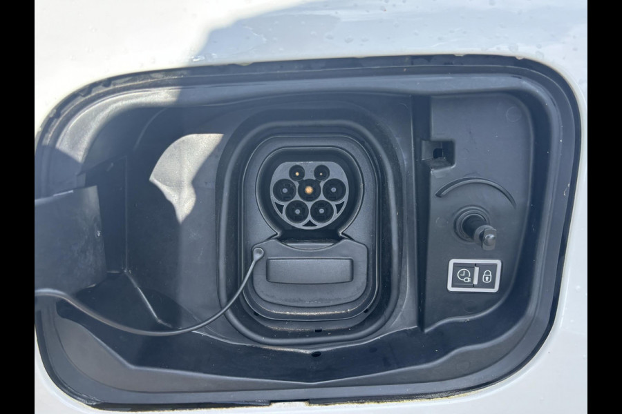 Citroën Ë-C4 Shine 50 kWh VAN: 19.400,- VOOR: 17.770,- UW HERFSTVOORDEEL: 1.630,- EURO | ORIG.NL AUTO | DEALER ONDERHOUDEN | RIJKLAARPRIJS INCL. 12MND BOVAG | LEDERPAKKET MET ELECTR STOEL |