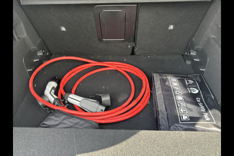 Citroën Ë-C4 Shine 50 kWh VAN: 19.400,- VOOR: 17.770,- UW HERFSTVOORDEEL: 1.630,- EURO | ORIG.NL AUTO | DEALER ONDERHOUDEN | RIJKLAARPRIJS INCL. 12MND BOVAG | LEDERPAKKET MET ELECTR STOEL |