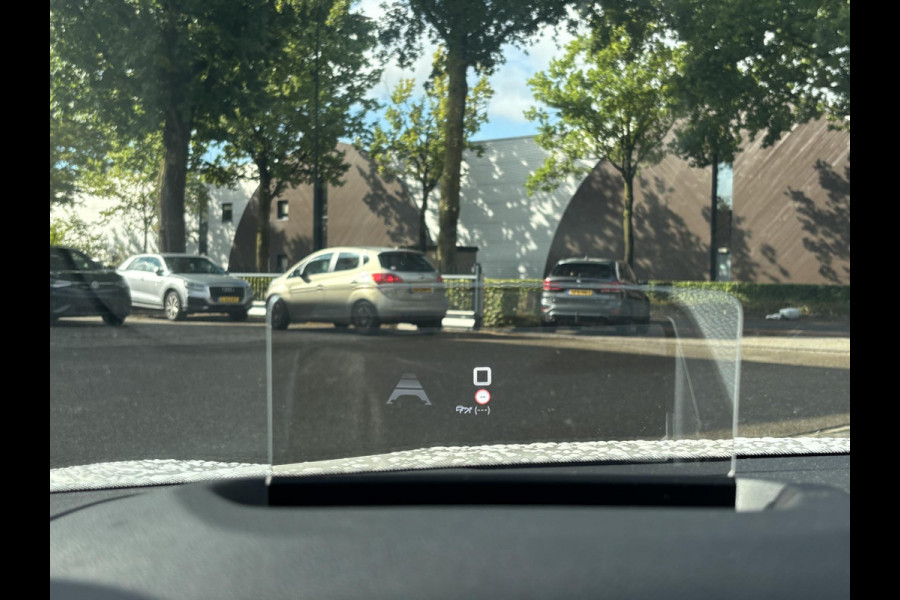 Citroën Ë-C4 Shine 50 kWh VAN: 19.400,- VOOR: 17.770,- UW HERFSTVOORDEEL: 1.630,- EURO | ORIG.NL AUTO | DEALER ONDERHOUDEN | RIJKLAARPRIJS INCL. 12MND BOVAG | LEDERPAKKET MET ELECTR STOEL |