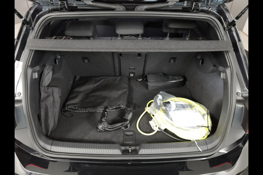 Volkswagen Golf 1.4 eHybrid GTE 245 pk Automaat (DSG) | Navigatie | Trekhaak (afneembaar) | Parkeersensoren | Achteruitrijcamera | Matrix LED koplampen | Stoelverwarming | Volkswagen Golf 1.4 eHybrid GTE 245 pk Automaat (DSG) | Navigatie | Trekhaak (afneembaar) | Parkeersensoren | Achteruitrijcamera | Matrix LED koplampen | Stoelverwarming |