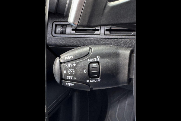 Peugeot 3008 1.2 PureTech Allure -AUTOMAAT I Navigatie I LED/PDC I Achteruitrij camera I Airco I Sport velgen I Dealer onderhouden
