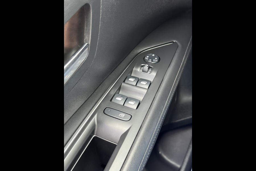 Peugeot 3008 1.2 PureTech Allure -AUTOMAAT I Navigatie I LED/PDC I Achteruitrij camera I Airco I Sport velgen I Dealer onderhouden