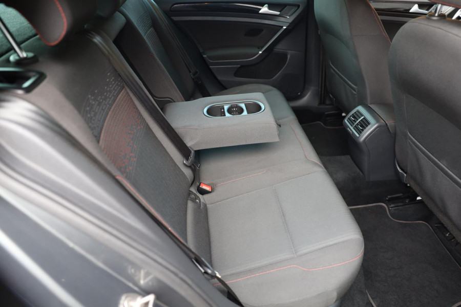 Volkswagen Golf 1.0 TSI Comfortline / Acc / Camera / Airco / Elek Pakket / 5 Deurs / Pdc