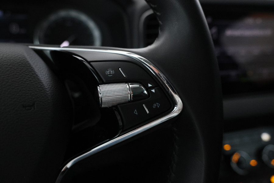 Škoda Karoq 1.0 TSI Ambition Nw. Model, Navigatie, Climate, Škoda Karoq 1.0 TSI Ambition Nw. Model, Navigatie, Climate,