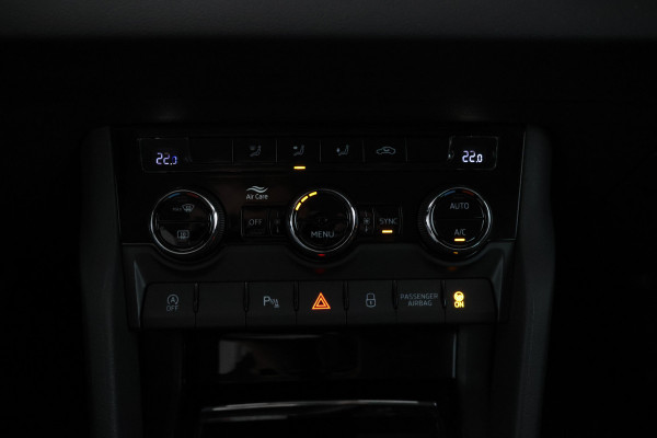 Škoda Karoq 1.0 TSI Ambition Nw. Model, Navigatie, Climate, Škoda Karoq 1.0 TSI Ambition Nw. Model, Navigatie, Climate,