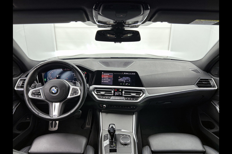 BMW 3 Serie Touring 330i M-SPORT Business Edition Plus(Dealer OnderH, Navi, Camera, Lane Assist, Active Cruise, PDC V+A Etc)