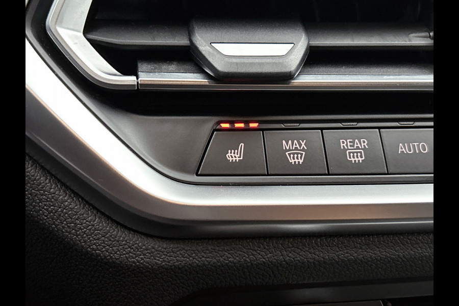 BMW 3 Serie Touring 330i M-SPORT Business Edition Plus(Dealer OnderH, Navi, Camera, Lane Assist, Active Cruise, PDC V+A Etc)