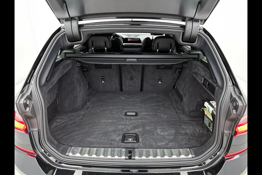BMW 3 Serie Touring 330i M-SPORT Business Edition Plus(Dealer OnderH, Navi, Camera, Lane Assist, Active Cruise, PDC V+A Etc)