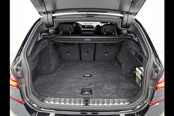 BMW 3 Serie Touring 330i M-SPORT Business Edition Plus(Dealer OnderH, Navi, Camera, Lane Assist, Active Cruise, PDC V+A Etc)