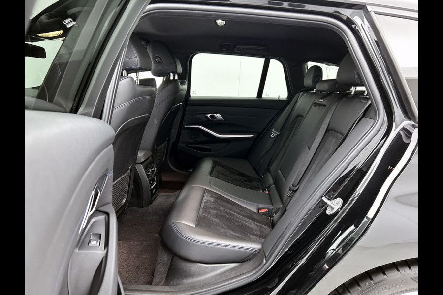 BMW 3 Serie Touring 330i M-SPORT Business Edition Plus(Dealer OnderH, Navi, Camera, Lane Assist, Active Cruise, PDC V+A Etc)
