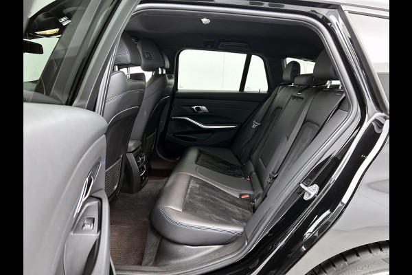BMW 3 Serie Touring 330i M-SPORT Business Edition Plus(Dealer OnderH, Navi, Camera, Lane Assist, Active Cruise, PDC V+A Etc)