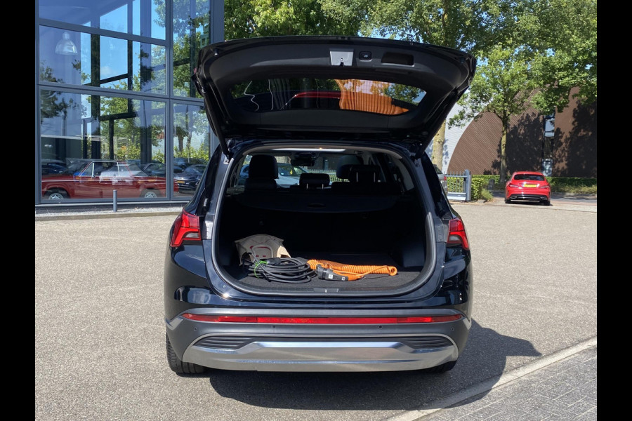 Hyundai Santa Fe 1.6 T-GDI PHEV Premium Sky VAN: 37.900,- VOOR: 35.440,- UW HERFSTVOORDEEL: 2.460,- EURO | RIJKLAARPRIJS INCL. 12MND BOVAG
