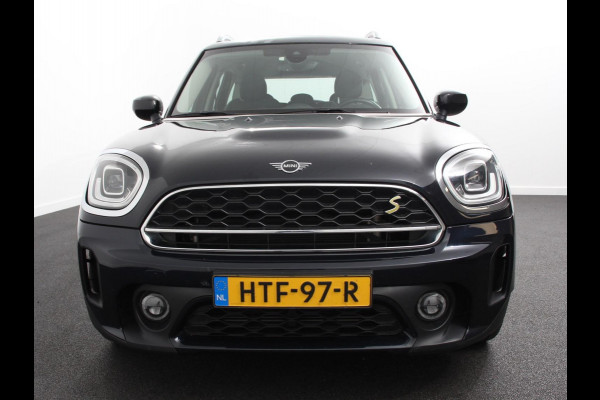 MINI Countryman PHEV 2.0 Cooper S E ALL4 Classic Navigatie Parkeersensoren achter Achteruitrij camera Cruise Control Airco 17” Lichtmetalen Velgen Dakrails Verwarmde voorstoelen LED