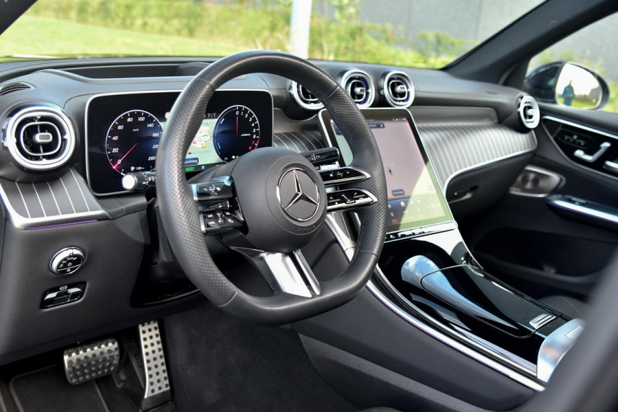 Mercedes-Benz GLC 300e 4MATIC AMG. Luchtv, NappaLeder, 4W sturing, Pano, Digital, Memory, Distro+, 360, HUD, Burm, Keyless!