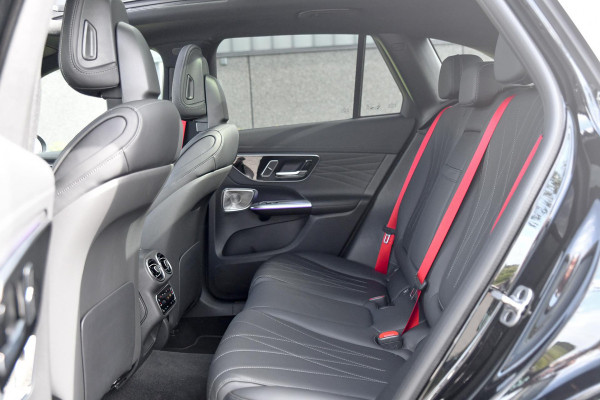 Mercedes-Benz GLC 300e 4MATIC AMG. Luchtv, NappaLeder, 4W sturing, Pano, Digital, Memory, Distro+, 360, HUD, Burm, Keyless!