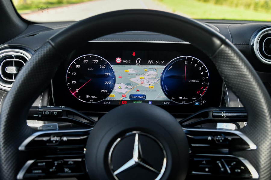 Mercedes-Benz GLC 300e 4MATIC AMG. Luchtv, NappaLeder, 4W sturing, Pano, Digital, Memory, Distro+, 360, HUD, Burm, Keyless!