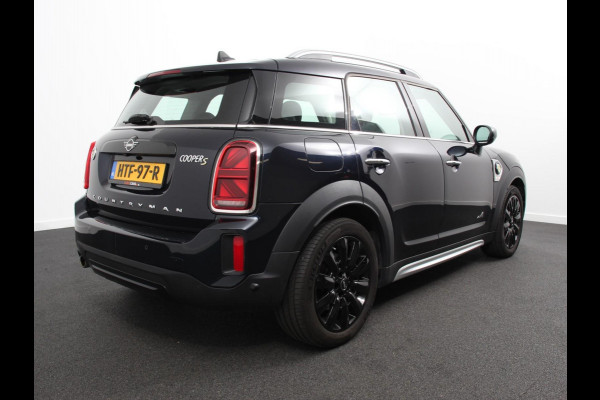 MINI Countryman PHEV 2.0 Cooper S E ALL4 Classic Navigatie Parkeersensoren achter Achteruitrij camera Cruise Control Airco 17” Lichtmetalen Velgen Dakrails Verwarmde voorstoelen LED