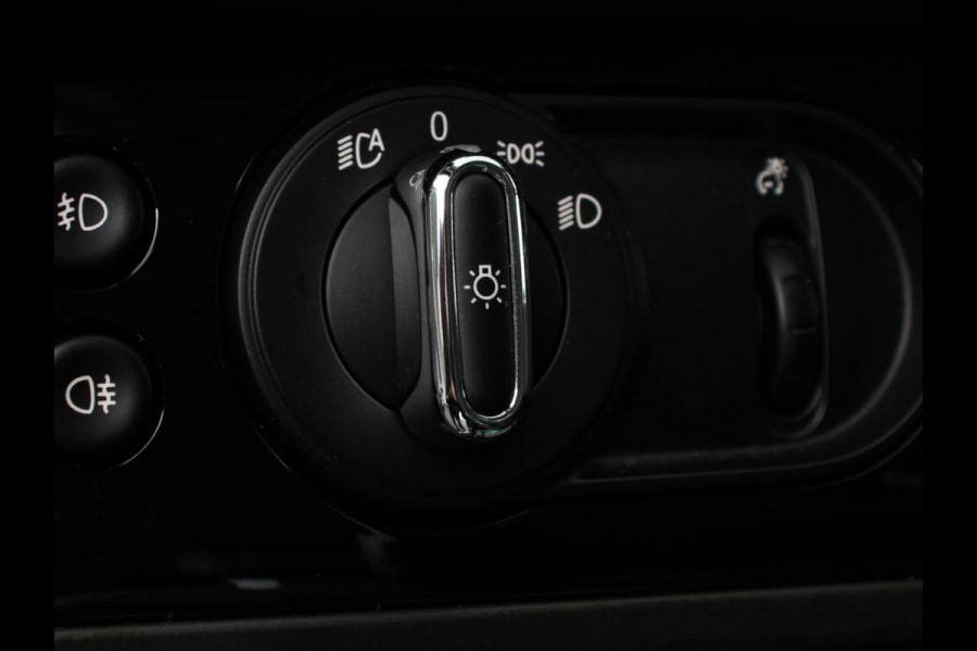 MINI Countryman PHEV 2.0 Cooper S E ALL4 Classic Navigatie Parkeersensoren achter Achteruitrij camera Cruise Control Airco 17” Lichtmetalen Velgen Dakrails Verwarmde voorstoelen LED