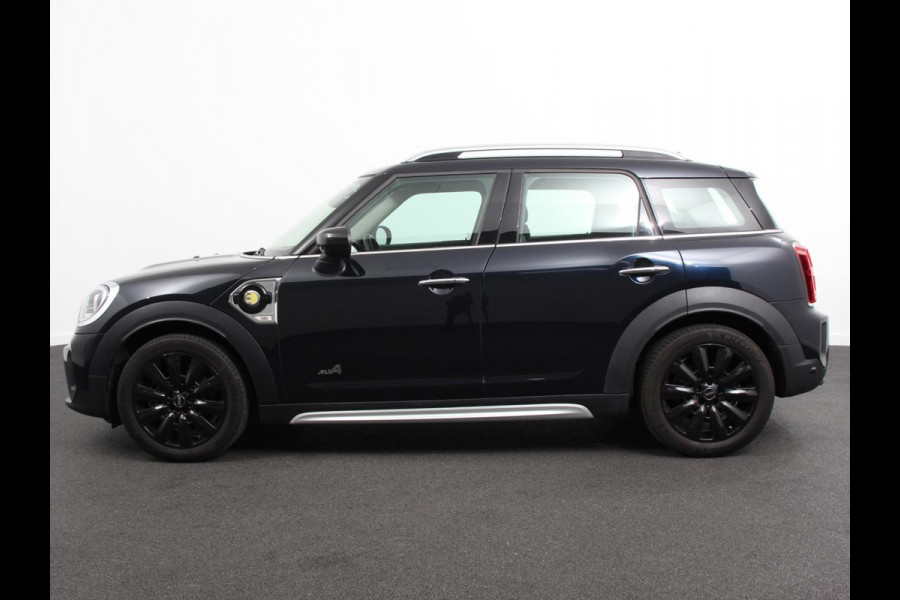 MINI Countryman PHEV 2.0 Cooper S E ALL4 Classic Navigatie Parkeersensoren achter Achteruitrij camera Cruise Control Airco 17” Lichtmetalen Velgen Dakrails Verwarmde voorstoelen LED