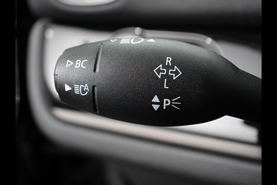 MINI Countryman PHEV 2.0 Cooper S E ALL4 Classic Navigatie Parkeersensoren achter Achteruitrij camera Cruise Control Airco 17” Lichtmetalen Velgen Dakrails Verwarmde voorstoelen LED