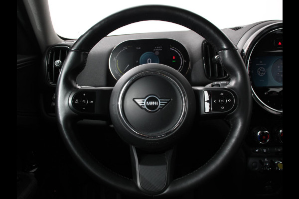 MINI Countryman PHEV 2.0 Cooper S E ALL4 Classic Navigatie Parkeersensoren achter Achteruitrij camera Cruise Control Airco 17” Lichtmetalen Velgen Dakrails Verwarmde voorstoelen LED