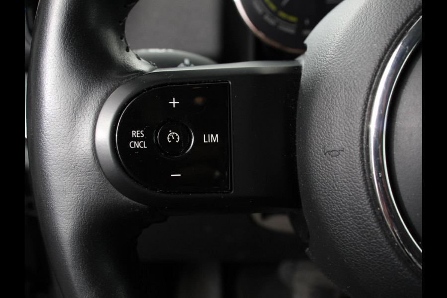 MINI Countryman PHEV 2.0 Cooper S E ALL4 Classic Navigatie Parkeersensoren achter Achteruitrij camera Cruise Control Airco 17” Lichtmetalen Velgen Dakrails Verwarmde voorstoelen LED