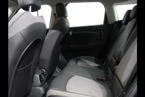 MINI Countryman PHEV 2.0 Cooper S E ALL4 Classic Navigatie Parkeersensoren achter Achteruitrij camera Cruise Control Airco 17” Lichtmetalen Velgen Dakrails Verwarmde voorstoelen LED