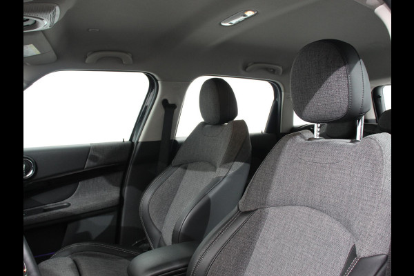 MINI Countryman PHEV 2.0 Cooper S E ALL4 Classic Navigatie Parkeersensoren achter Achteruitrij camera Cruise Control Airco 17” Lichtmetalen Velgen Dakrails Verwarmde voorstoelen LED